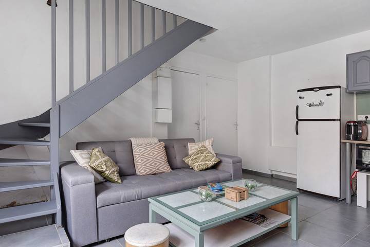 Air-conditioned “La Grange” House with Private Terrace, Wi-Fi, and AC in Azay-le-Rideau, Loire Valley
