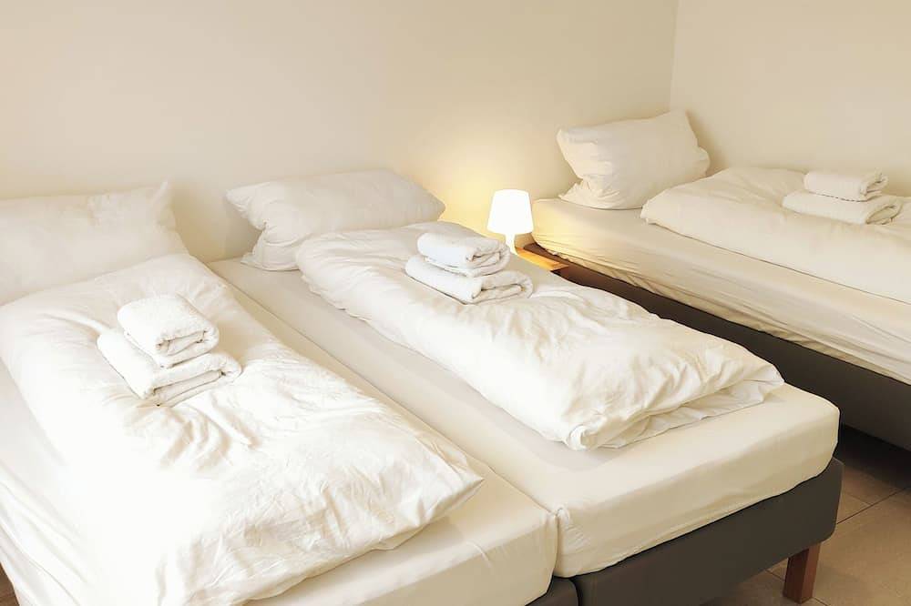 Entire apartment, Vacation apartment in Würzburg city with balcony incl. parking in front of the door in Würzburg, Franconian Wine Country