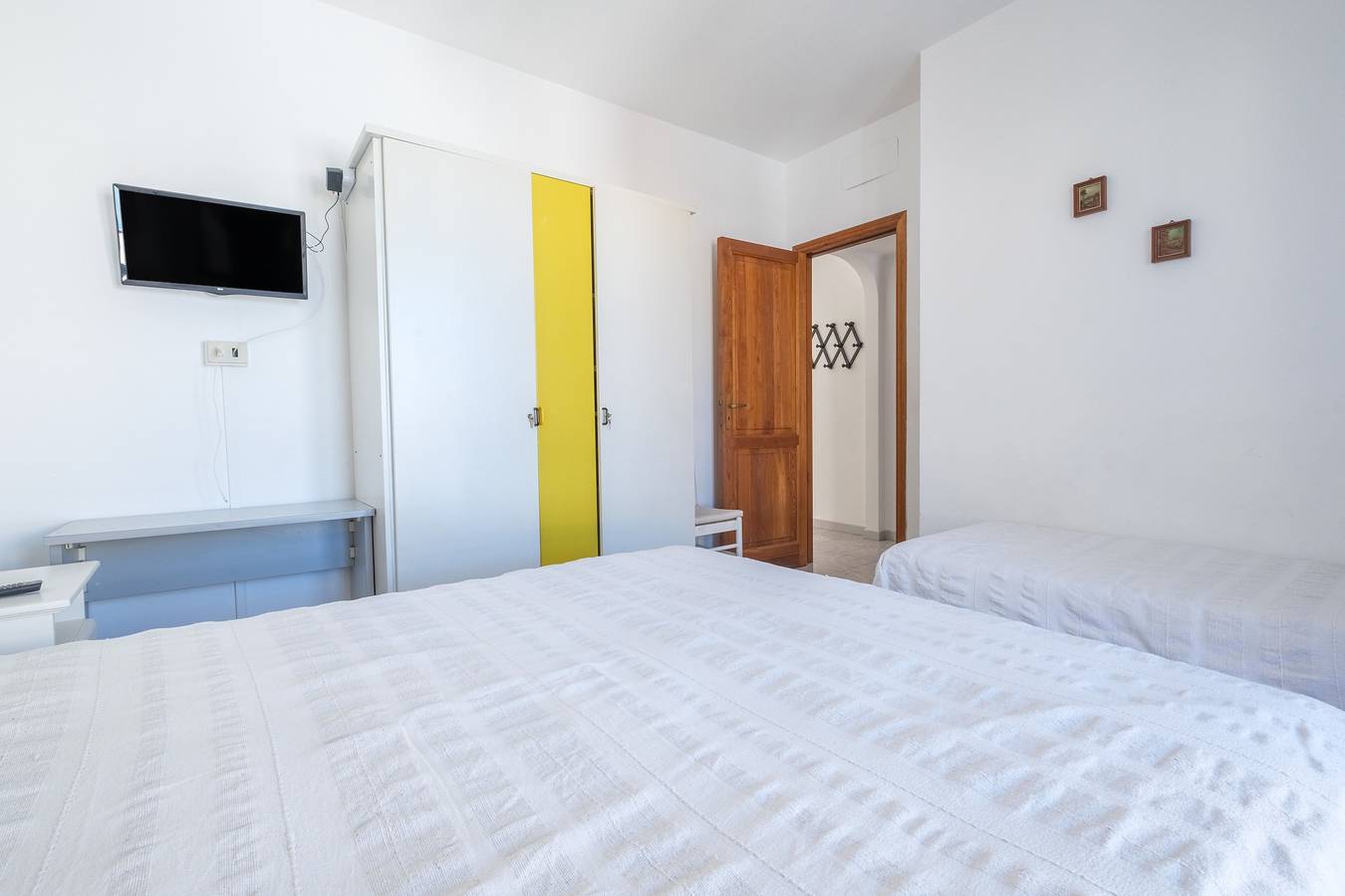 Entire apartment, Holiday Apartment "Case Vacanza Armando Bilo Vulcano" near Beach with Balcony & Wi-Fi in Lipari