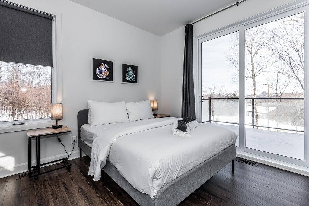 Luxurious Villa Tremblant 4 Bdrs w/ Hot Tub B5 in La Conception, Québec