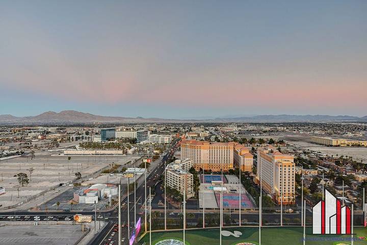 Vacation rental for 4 people, with hot tub and pool as well as balcony in Las Vegas Strip