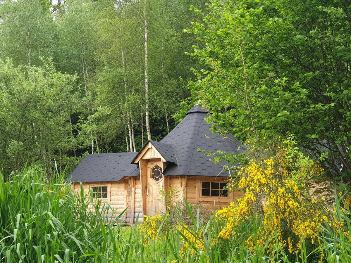 White wood kota in Bonvillet, Neufchâteau (Frankrijk)
