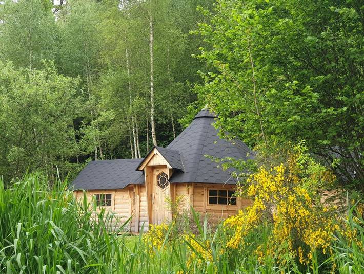 Tente pour 4 personnes, avec Jacuzzi ainsi que Terrasse et Jardin dans les Vosges