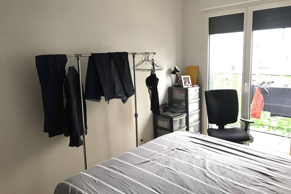 Entire apartment, Cozy private room in Alessandro apartments in Clichy, Hauts-de-Seine