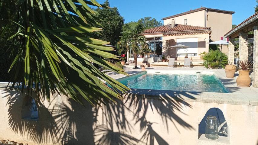 Location de vacances pour 4 personnes, avec jacuzzi et sauna ainsi que jardin et piscine à Berrias-et-Casteljau - 2