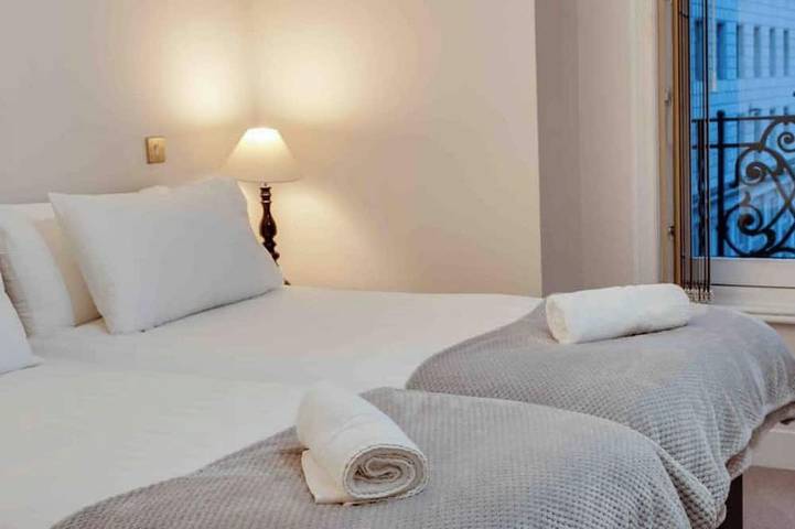Holiday rental for 10 people in Liverpool