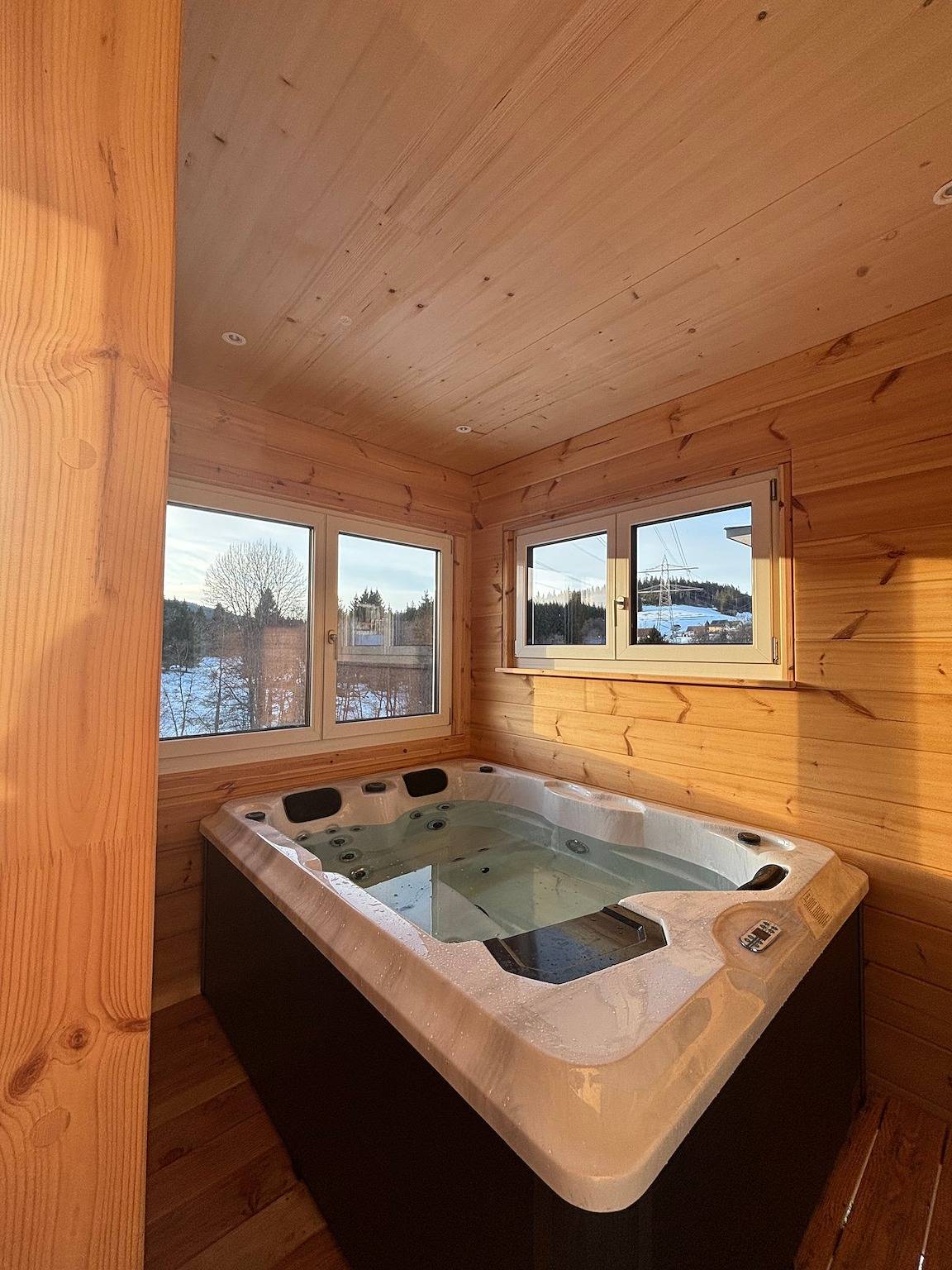 Mettmapark - Chalet 2 mit privatem Whirlpool und Sauna, inklusive Frühstück in Grafenhausen, Südschwarzwald