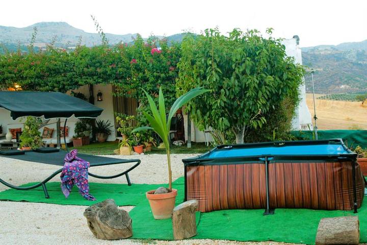 Apartamento para 4 personas, con piscina además de vistas y jardín en Villanueva de la Concepción