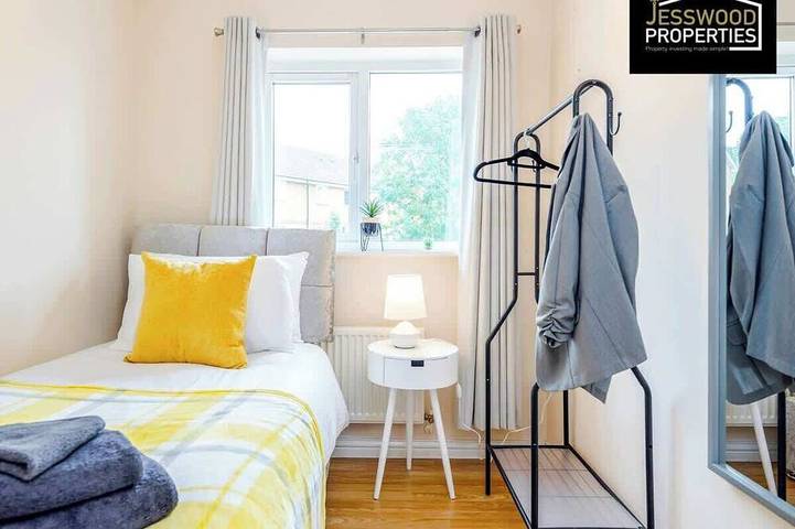 Maison des Entrepreneurs 3 Chambres 2.5 Salles | Parking | Wifi in Luton, Chiltern Hills