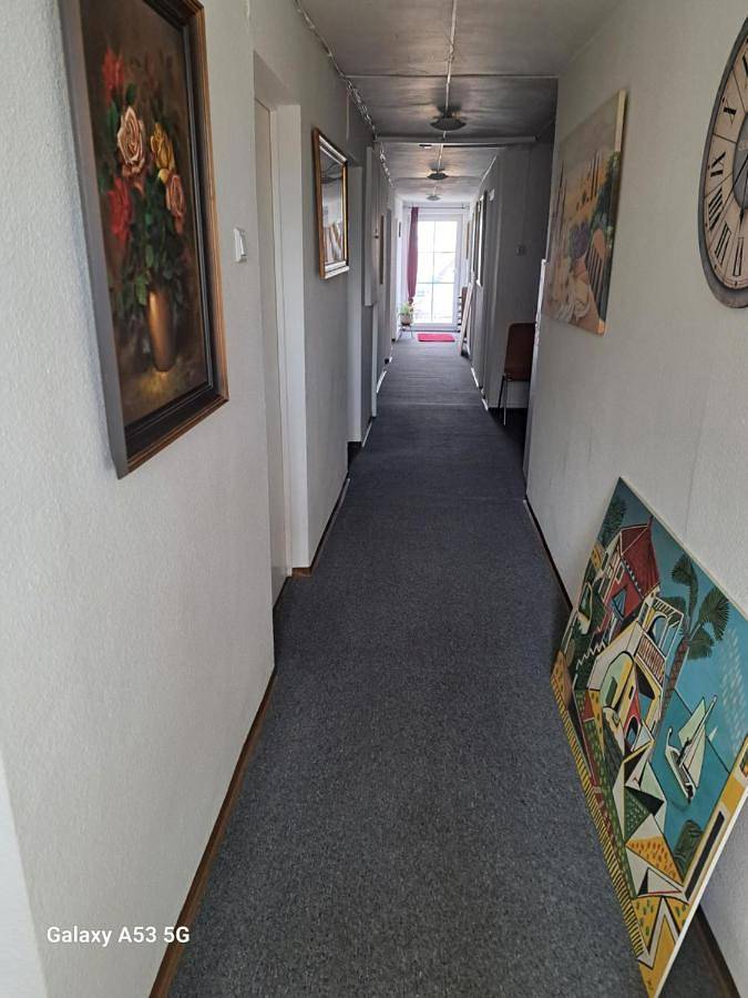 Single Room with Shared Shower and Toilet in Ulm, Schwaben