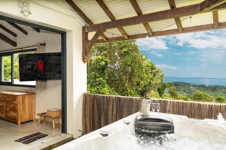 Gîte pour 2 personnes, avec jardin ainsi que jacuzzi et balcon à Saint-Esprit (homonymie) - 2