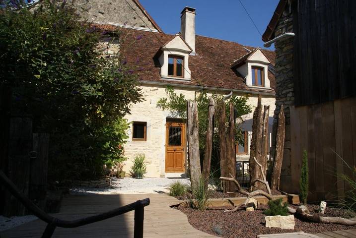 Location de vacances pour 5 personnes, avec terrasse à Bèze (homonymie) - 3