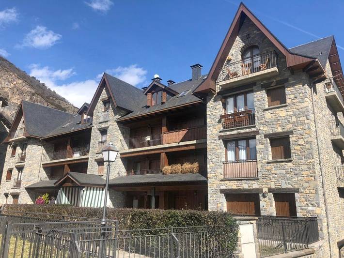 Apartamento para 4 personas, con Terraza además de Jardín y Vistas en Escarrilla