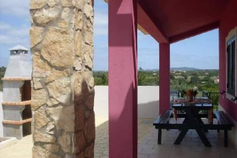 Villa 10 Minuten vom Golfplatz und strande und der historischen Stadt Silves in Algoz, Faro Distrikt