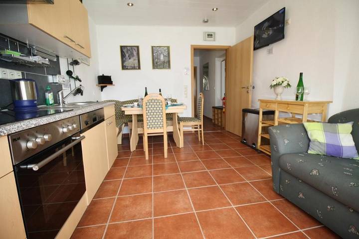 Ferienwohnung für 3 Personen, mit Balkon und Terrasse sowie Garten und Seeblick in Bremm - 2