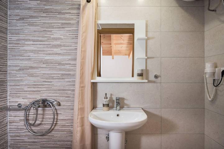 Appartement entier, Appartement de vacances pour 5 personnes avec balcon in Agia Marina, Région de la Canée