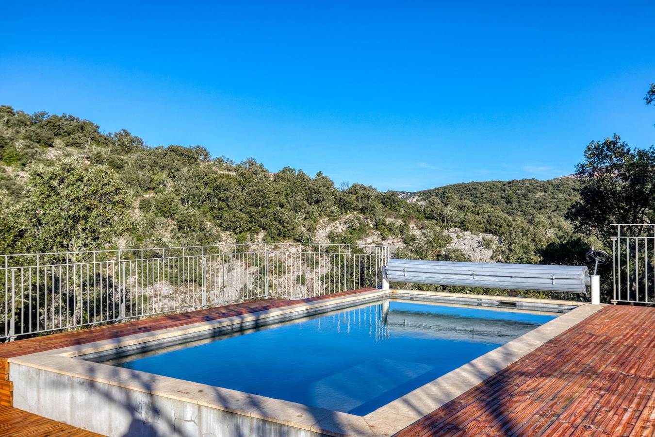 Gîte avec piscine et plages privées, 10 personnes hérault "Les Hauts d'issensac" in Causse-de-la-Selle, Région de Lodève