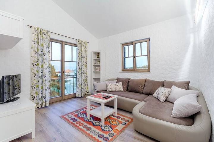 Apartament wakacyjny dla 4 osób, z taras w Okrug Donji