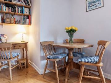 Log Cabin for 4 People in Dartmouth, Devon, Photo 2