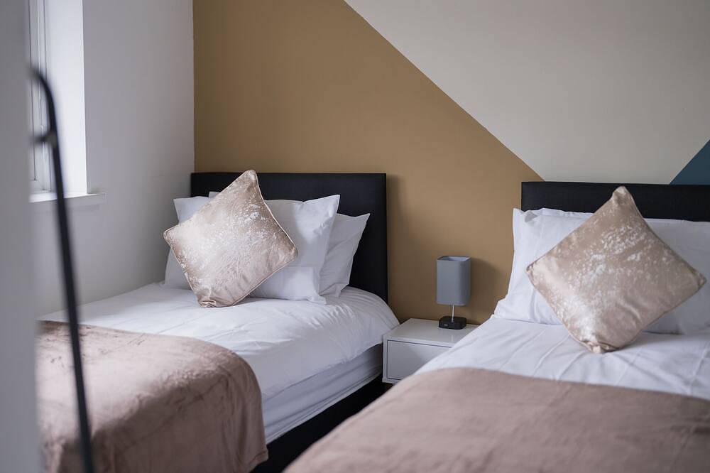 Perfect for Contractors & Families + Free Parking! in Stafford, Staffordshire