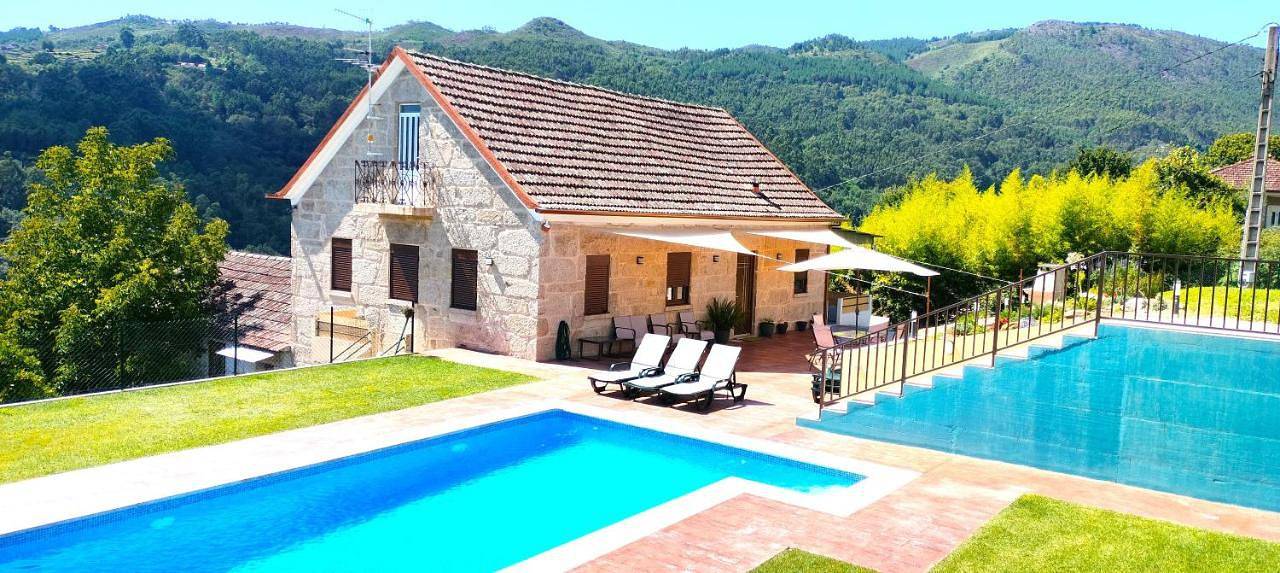 Three-Bedroom Townhouse in Barcia de Mera, Covelo
