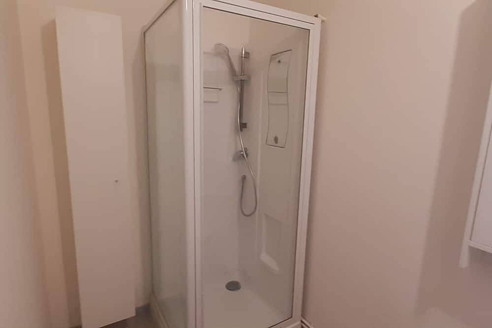 Appartement entier, Très jolie studio de 35 m² au rez de chaussée.wifi, Netflix. in Denain, Région de Valenciennes