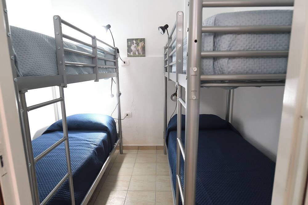 Ganze Wohnung, Apartment for 8 persons 3 Bedrooms, 2 Bathrooms Kitchen + Lavastaviglia in Terrasini, Palermo Provinz