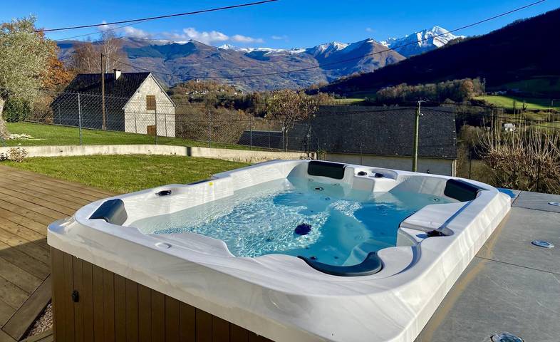 Gîte pour 6 personnes, avec jacuzzi et jardin