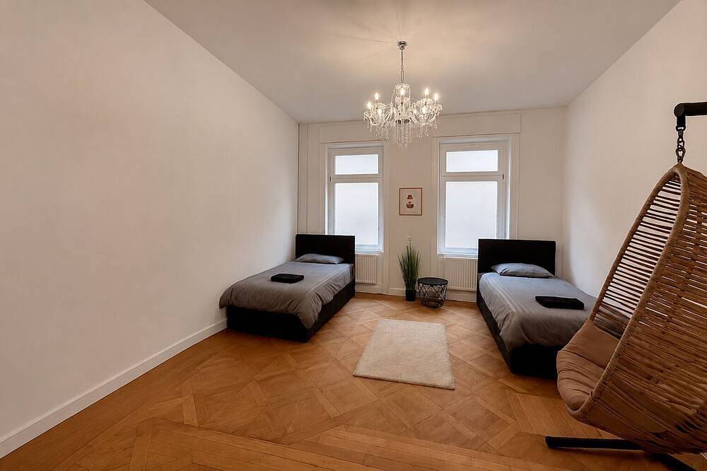 Ganze Wohnung, Offenbach 200m2 9 Betten O1 in Offenbach am Main, Offenbach