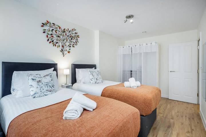 Holiday rental for 7 people in Watford