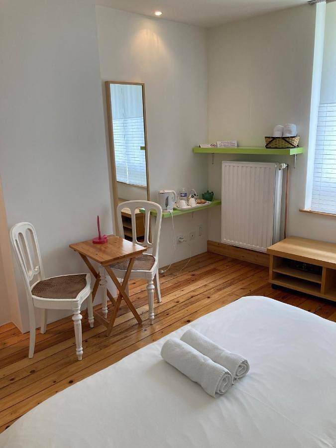Double Room with Private Bathroom in Vienne-le-Château, Marne