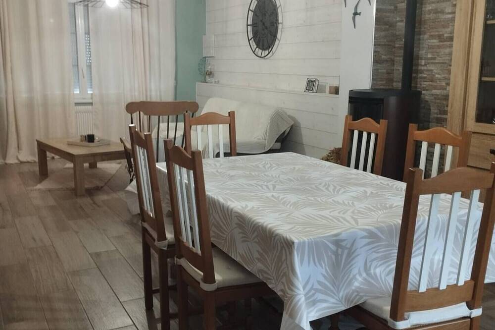 Gîte \"La Clématite\" in the heart of the 7 valleys region. Ideal for families! in Fruges, Montreuil (Região)