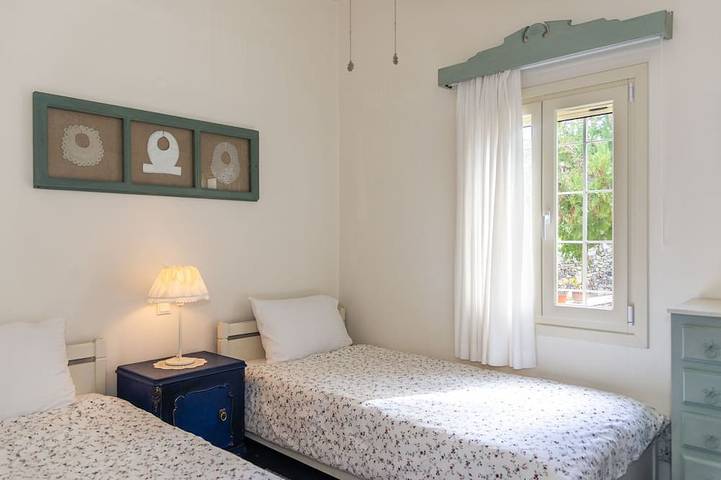 Charming Cretan House, Bougainvillea in Lasithi