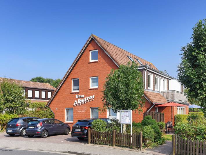 Ferienwohnung für 6 Personen, mit Balkon und Whirlpool sowie Terrasse und Garten in Neuharlingersiel