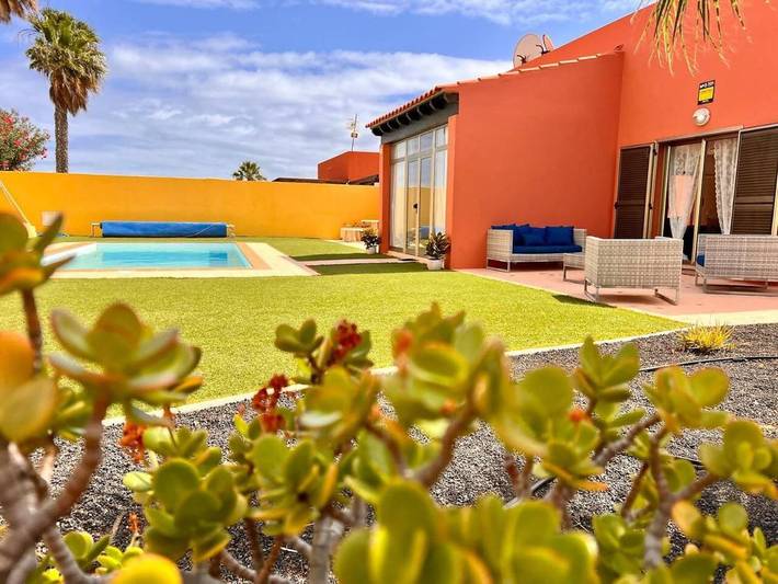 Villa voor 8 personen, met zwembad in Las Salinas