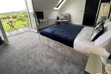 Bed And Breakfast for 14 People in County Antrim, Ulster, Photo 3