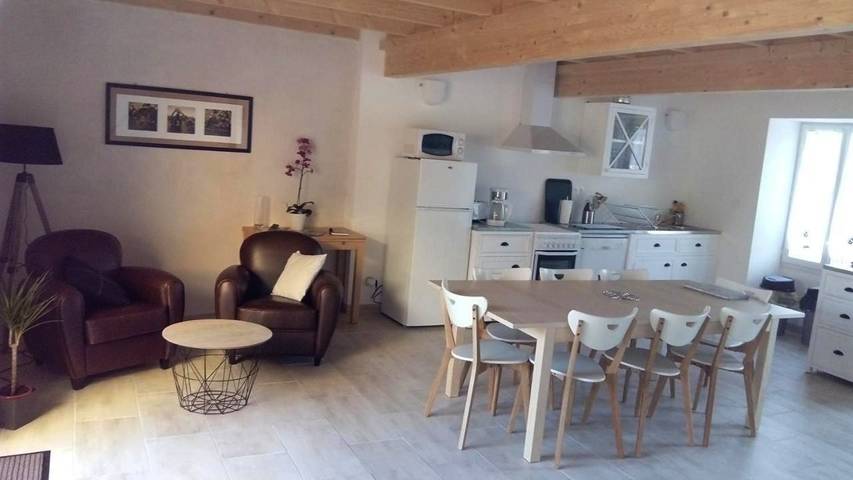 Location de vacances pour 8 personnes, avec jacuzzi et jardin, adapté aux familles à Surgères - 4