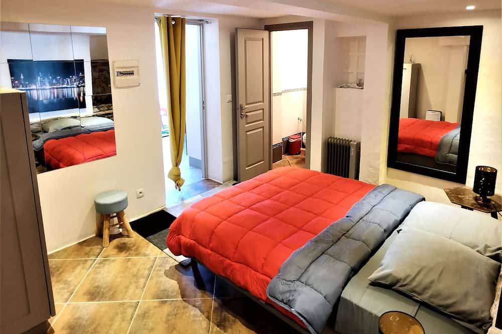 Ganze Wohnung, Le Myrtil Apartment T2-33m2 Air conditioned Sea view Terrace 30m2 in Hyeres, Parc national Port-Cros