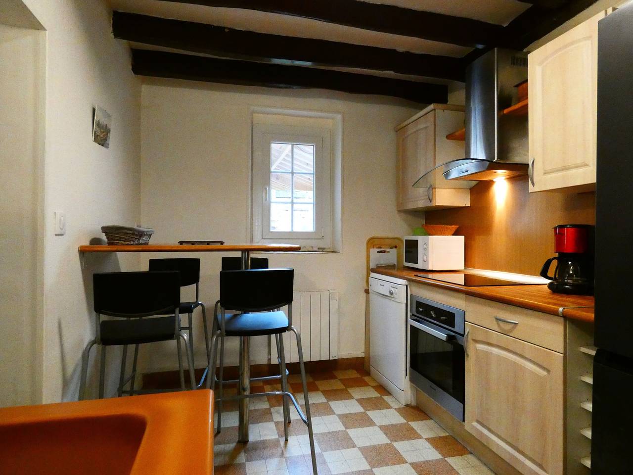 Charming 8-Person Cottage in Quaint Village Near Historic Chateaux in Saint-Hilaire-sur-Yerre, Châteaudun region