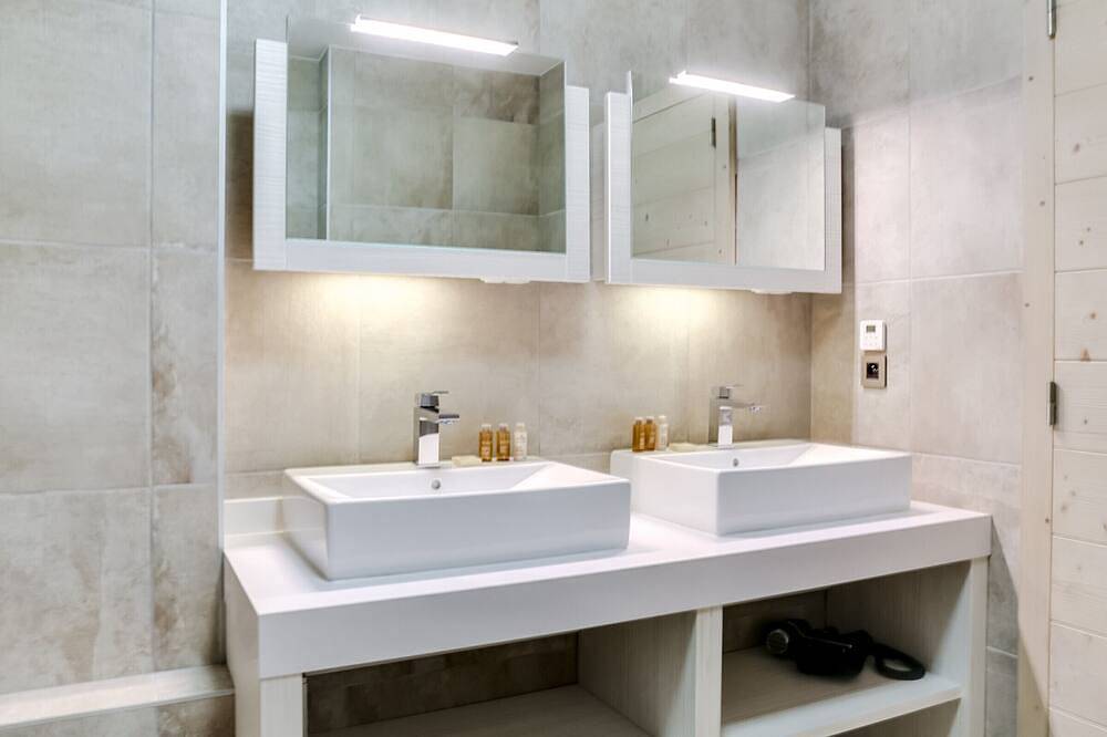 Ganze Wohnung, Moderne 4-Zimmer-Wohnung in Courchevel Village mit Parkplatz in Saint-Bon-Tarentaise, Les Trois Vallées