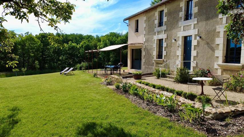 Location de vacances pour 10 personnes, avec vue et jardin, adapté aux familles dans Latillé - 2