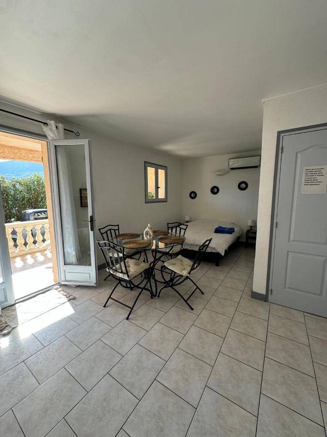 Gîte pour 3 personnes, avec terrasse et vue à Saint-Martin-du-Var - 3