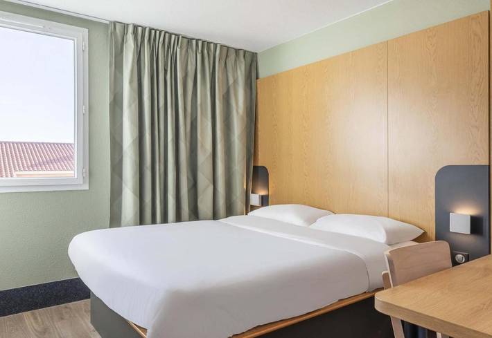 Hôtel pour 2 personnes, avec Terrasse à Port-de-Bouc - 2