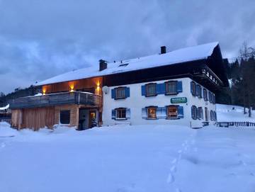 Ferienwohnung für 2 Personen, mit Terrasse und Garten sowie Sauna in Schattwald