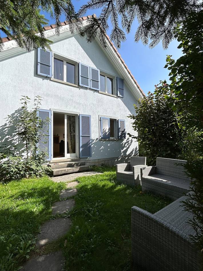 Gîte pour 11 personnes, avec terrasse et jardin dans Canton du Jura