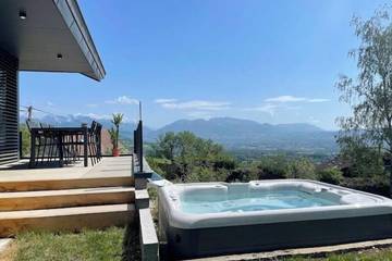 Gîte pour 9 personnes, avec balcon et jacuzzi ainsi que sauna et jardin à Bonne