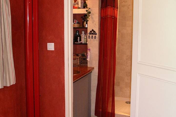 Cottage 2 pers.Pets welcome, quiet location, south facing.  Swimming pool. in Le Beaucet, Parc naturel régional du Mont-Ventoux