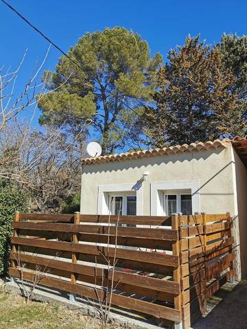 Gîte pour 3 personnes, avec jardin à Pierrevert