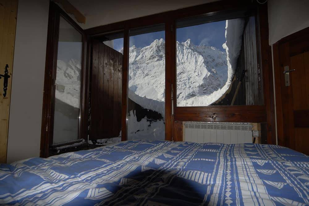 Entire apartment, Luxury three-room apartment in Cervinia Sci and Sauna, facing ski slopes. in Cervinia Cielo Alto, Valtournenche