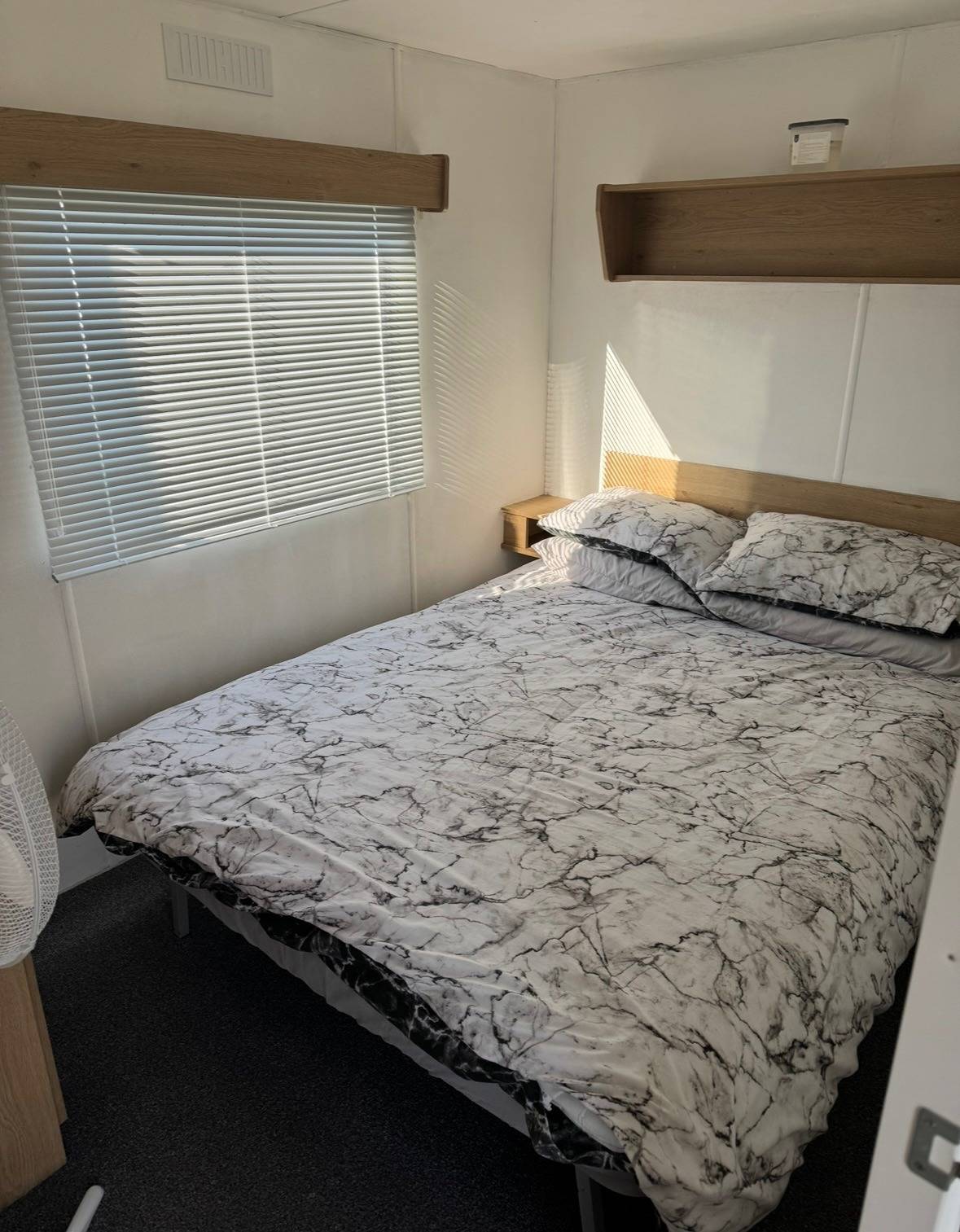 Caravan Sleeps 8 with Parking in St Osyth, Essex